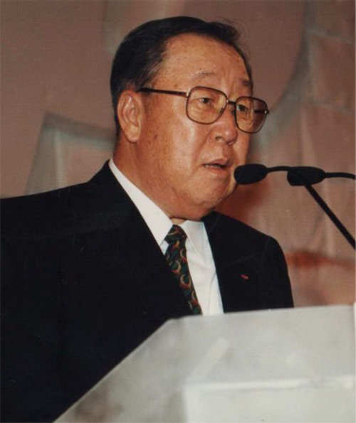 고 박용곤 두산그룹 명예회장이 1996년 8월 창업 100주년 행사에서 인사말을 하고 있다. 두산그룹제공