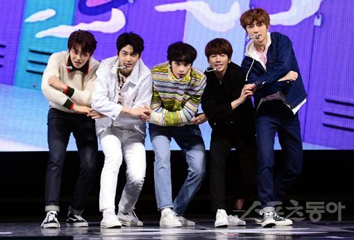 신인그룹 투모로우바이투게더. 김민성 기자 marineboy@donga.com