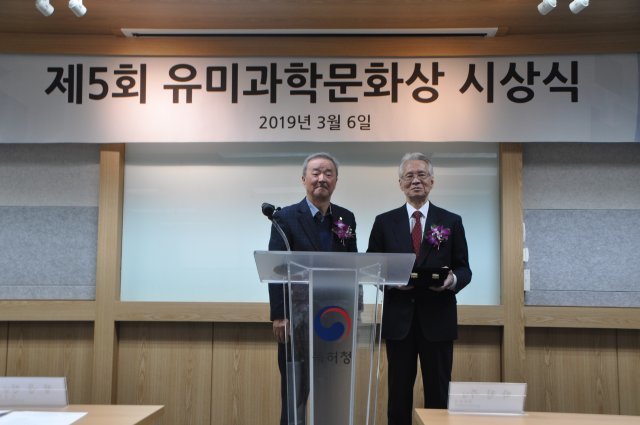 박상대 서울대 명예교수(오른쪽).