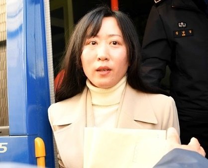 재심 첫 공판준비기일에 출석하는 김신혜 씨.뉴시스