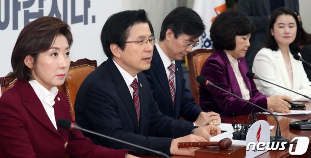 황교안 자유한국당 대표가 7일 서울 여의도 국회에서 열린 최고위원회의에서 모두발언을 하고 있다. 2019.3.7/뉴스1 © News1