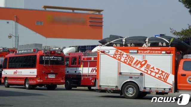 7일 오전 9시42분쯤 충북 음성군 육가공 공장에서 암모니아 가스가 누출됐다. 가스를 마신 직원 20여명이 어지럼증을 호소하며 일부가 병원으로 옮겨져 치료를 받고 있다. 2019.3.7/뉴스1 © News1