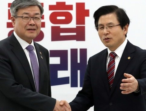 민갑룡 경찰청장, 황교안 자유한국당 대표(왼쪽부터).뉴스1