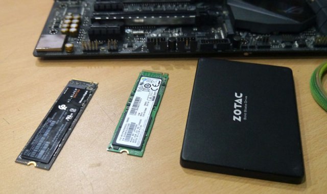 테스트에 이용한 WD Black SN750, 기존 NVME SSD, 일반 SATA SSD (출처=IT동아)