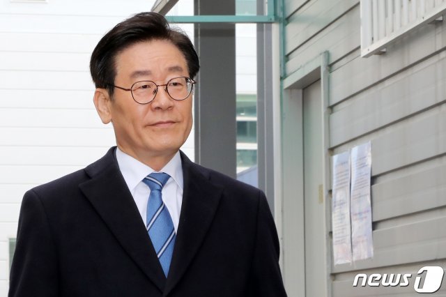 이재명 경기도지사가 7일 오후 경기도 성남시 수원지방법원 성남지원에서 열리는 8차 공판에 출석하고 있다. 2019.3.7/뉴스1 © News1