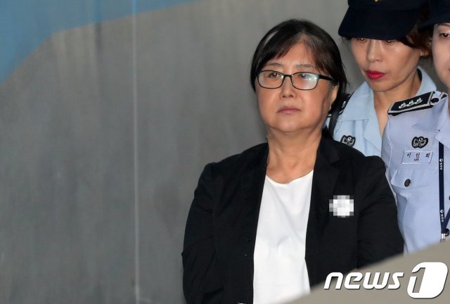 박근혜 전 대통령의 ‘비선실세’로 불리는 최순실씨. 2018.8.24/뉴스1 © News1