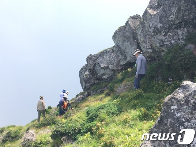 한라산 백록담 동릉 정상으로부터 동쪽으로 210m 떨어진 지점에 위치한 낙석 위험 구간© News1