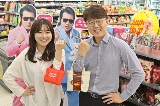 배우 김보성을 모델로 내세운 CU의 ‘화이트데으리’ 프로모션. 사진제공｜CU