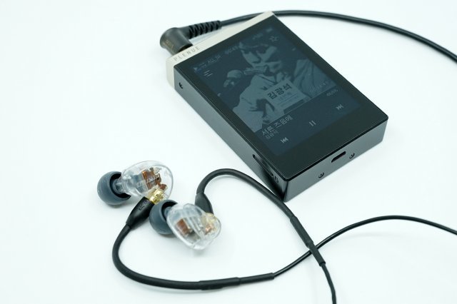 이어폰·헤드폰 성능만 충분하다면 음원 감상의 즐거움은 배가 된다, 출처=IT동아
