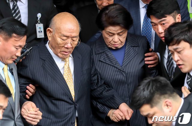 전두환 전 대통령(왼쪽)과 부인 이순자 씨. 2019.3.11/뉴스1 © News1