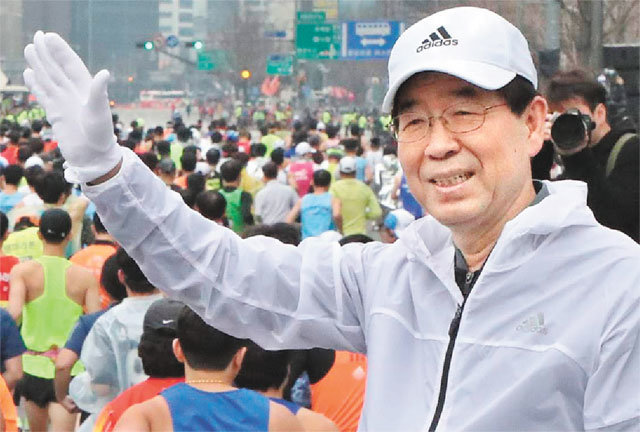 “서울을 함께 달리는 모두가 승자”… 박원순 시장 “걷기 좋은 환경 조성”