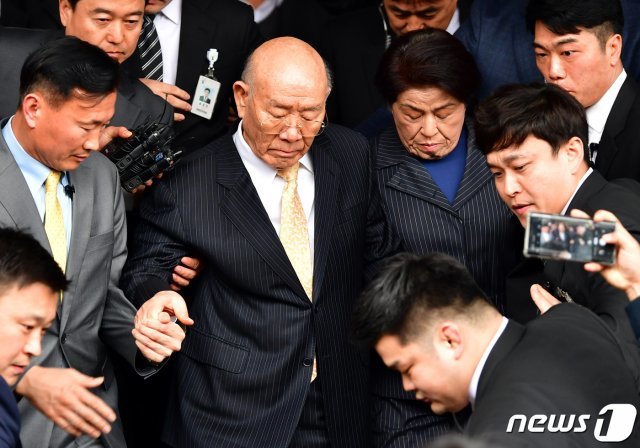 전두환 전 대통령(왼쪽)과 부인 이순자씨. © News1