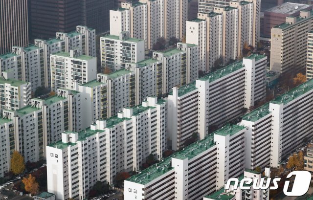 서울 영등포구 여의도 일대의 아파트 단지.© News1