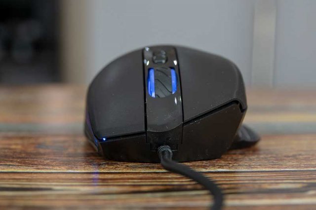 정면에서 바라본 모습, 출처: IT동아