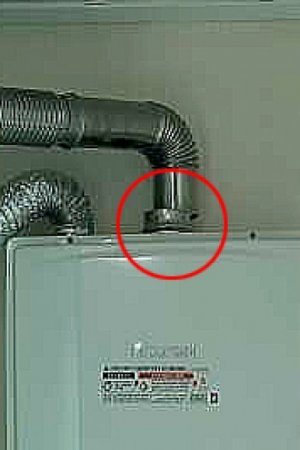 10명의 사상자를 낸 강원도 강릉시 경포동 인근 사고 펜션의 현장에 있던 가스보일러. 강릉소방서 제공