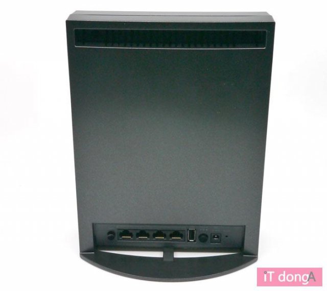 제품 후면, 출처: IT동아