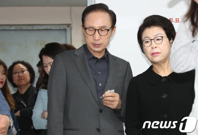 이명박 전 대통령과 부인 김윤옥 여사. © News1