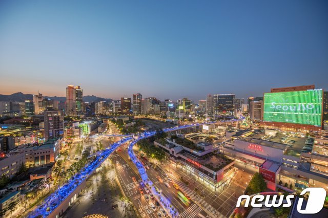 서울로7017 야간 전경.© News1