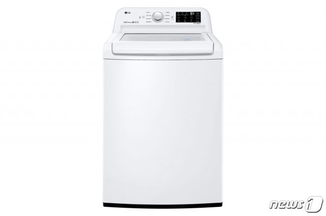 미국 유력 소비자 평가지 ‘컨슈머리포트’가 최근 발표한 ‘2019 올해의 세탁기’ 조사에서 일반형 통돌이 세탁기 부문 1위를 차지한 LG전자의 ‘WT7100CW’ 모델(LG전자 제공) © 뉴스1