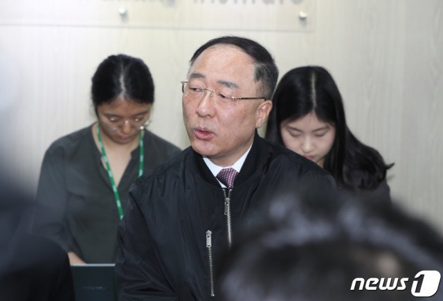 홍남기 부총리 겸 기회재정부장관. © News1