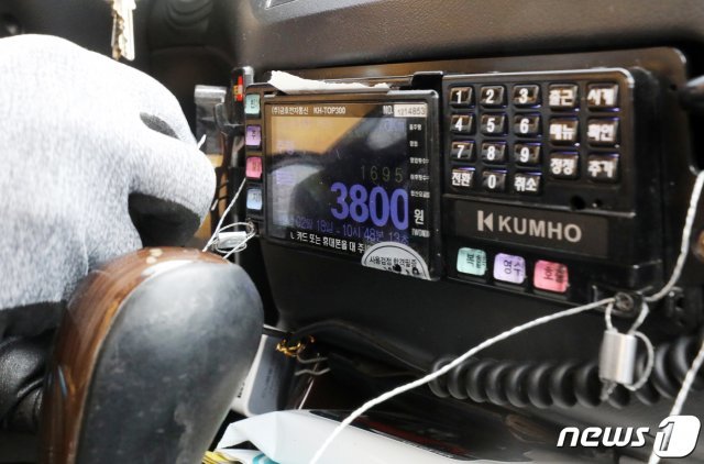 기계식 택시 요금 미터기. © News1