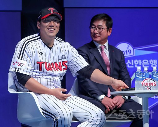 LG 주장 김현수(왼쪽)와 류중일 감독. 스포츠동아DB