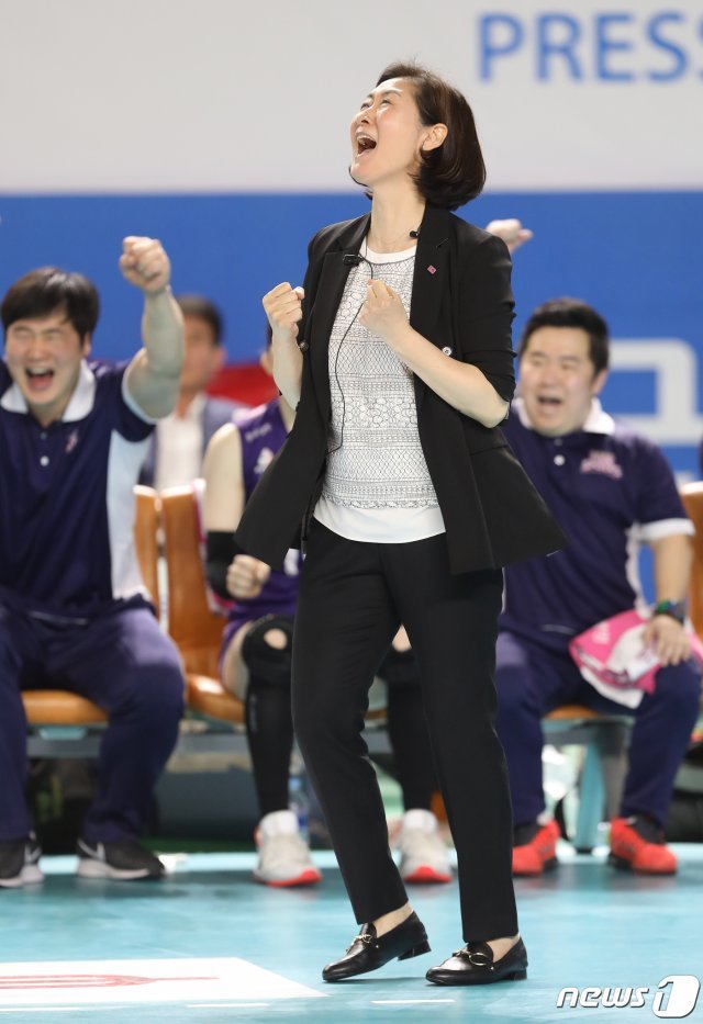 여성 감독으로는 4대 프로스포츠 최초로 통합우승 역사까지 쓴 흥국생명 박미희 감독. © News1
