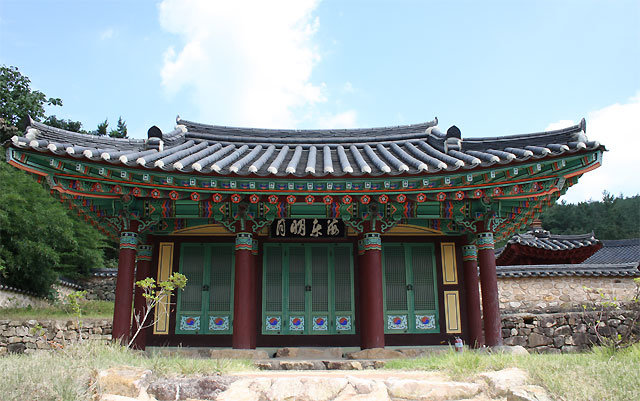 전남 장흥군 장동면 만년리에 있는 해동사에서는 1955년부터 안중근 의사를 추모하는 행사가 열리고 있다. 해동사는 안중근 의사를 기리는 국내 유일한 사당이다. 장흥군 제공