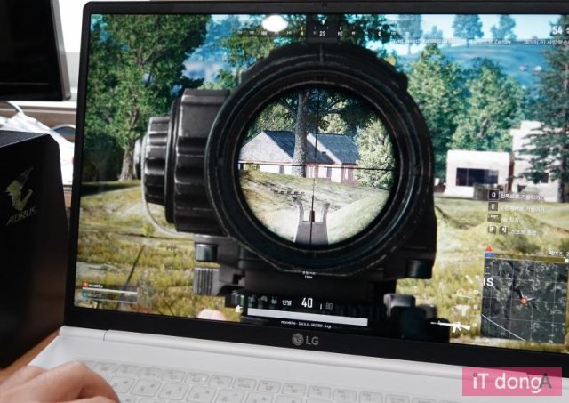 중상급 그래픽 설정으로 50프레임 이상의 성능을 보인다, 출처: IT동아