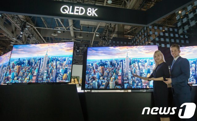 삼성전자가 지난 1월 미국 라스베이거스 ‘CES 2019’에서 공개한 ‘2019년형 QLED 8K TV’ 의 모습/뉴스1