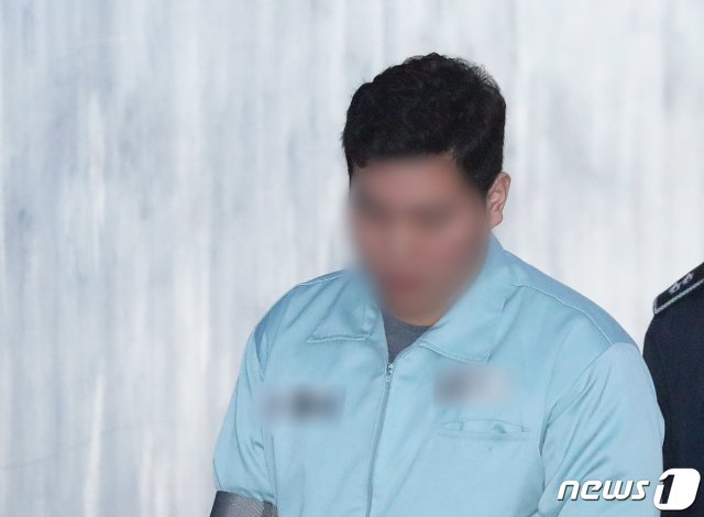 불법 주식거래와 투자유치 혐의로 구속 기소된 ‘청담동 주식 부자’ 이희진이 27일 오전 서울 서초구 서울고등법원에서 열린 자본시장금융투자업에관한법률위반 등 항소심 공판에 출석하고 있다. 2019.3.27/뉴스1 © News1