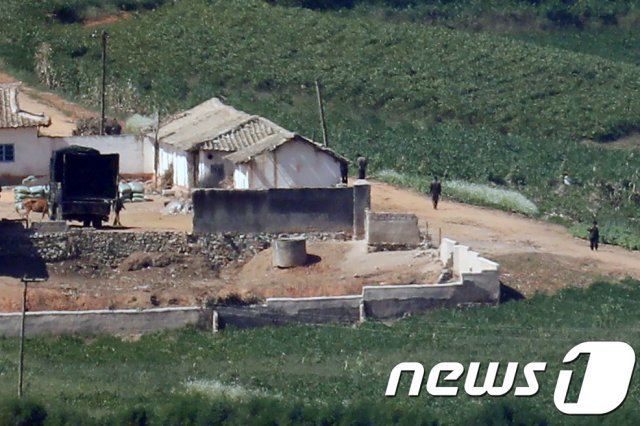 경기 파주 오두산전망대에서 바라본 북한 황해북도 개풍군 일대. 2017.9.14/뉴스1 © News1