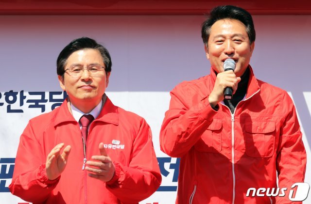 자유한국당 오세훈 전 서울시장이 1일 경남 창원시 성산구 반송시장에서 강기윤 4.3보궐선거 창원성산 국회의원 후보 지지 발언을 하고 있다. 2019.4.1/뉴스1 © News1