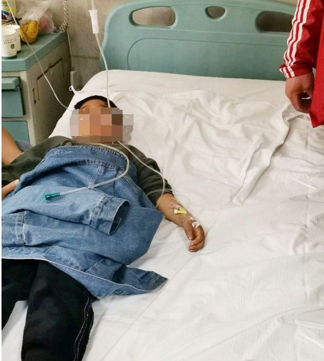 식중독으로 병원에 입원한 유치원생 - 웨이보 갈무리