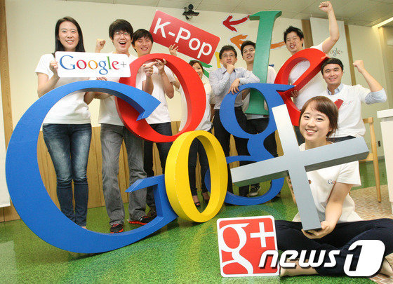 구글플러스를 홍보하는 구글코리아 직원들.© News1
