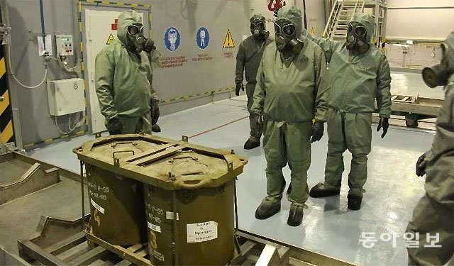 오래전부터 화학공업을 중시해 온 북한은 여러 종의 화학무기를 개발해 관련 기술을 시리아 등에 수출까지 하는 것으로 알려졌다. 사진은 시리아의 화학무기 보관 창고이다. 동아일보DB