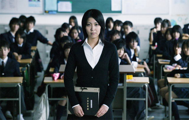 2010년 일본에서 개봉한 뒤 이듬해 국내에서도 선보인 일본 영화 ‘고백’의 한 장면. ‘속죄’ ‘야행관람차’ 등 미나토 가나에의 작품은 상당수가 영화로 만들어졌다. 미로비젼 제공