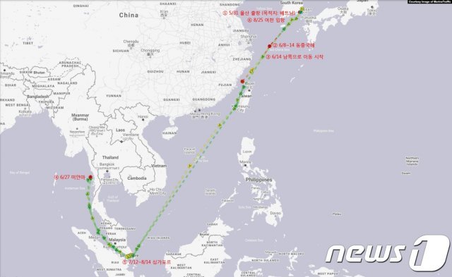 지난해 5월 31일부터 8월 25일 사이 ‘피 파이어니어 ’ 호의 항적. 출항 당시 기록한 목적지 베트남이 아닌 미얀마와 싱가포르에 기항한 것을 알 수 있다 (VOA) © 뉴스1