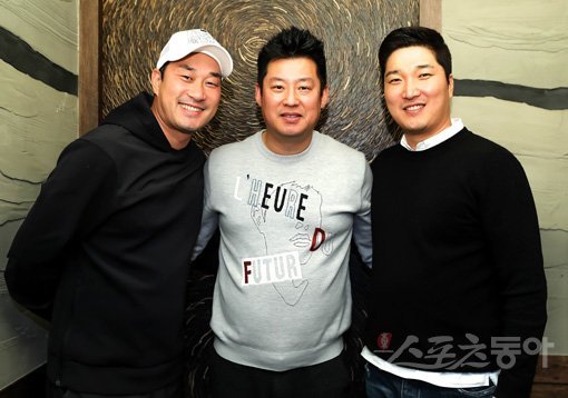 봉중근, 안치용 KBSN 해설위원, 이진영 라쿠텐 골든이글스 연수 코치(왼쪽부터). 김진환 기자 kwangshin00@donga.com