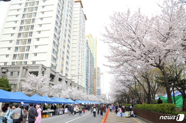 구로구 거리공원 벚꽃축제 모습.(구로구 제공) © 뉴스1