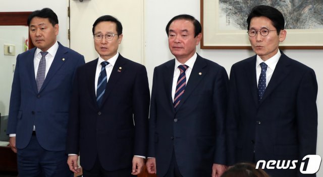 왼쪽부터 김관영 바른미래당, 홍영표 더불어민주당, 장병완 민주평화당, 윤소하 정의당 원내대표. 뉴스1 © News1