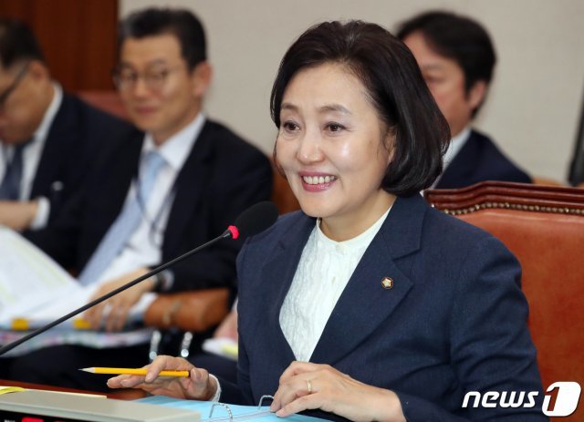 박영선 중소벤처기업부 장관. 2019.3.27/뉴스1 © News1