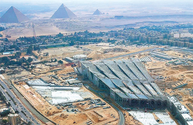 막바지 공사 한창 이집트 수도 카이로에 짓고 있는 ‘이집트 대박물관’ 건설 현장은 막바지 작업이 한창이었다. 대박물관은 부지 면적만 총 49만 ㎡로 프랑스 파리 루브르 박물관(16만2550㎡)보다 훨씬 넓다. 이집트 대박물관 홈페이지