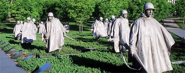 미국 워싱턴 한국전쟁 참전기념공원의 ‘19인의 용사상’. 한국전쟁에 참전한 미군을 형상화한 이 조형물은 한미동맹이 혈맹임을 나타내는 대표적인 상징물이다. 사진 출처 한국전쟁참전기념공원 홈페이지