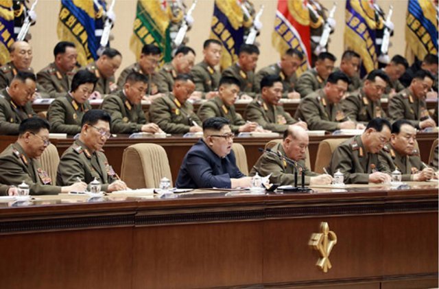 김정은 북한 국무위원장이 지난달 평양에서 열린 조선인민군 제5차 중대장·중대정치지도원대회에 참석해 발언하고 있다. 뉴시스