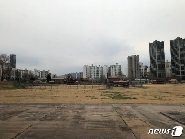 용산기지 안에서 밖을 본 풍경 / 김희준 © 뉴스1
