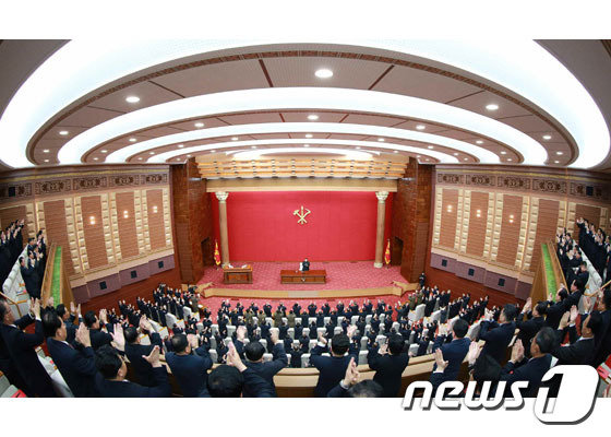 북한이 지난 10일 개최했다고 밝힌 노동당 전원회의 모습.(노동신문)© 뉴스1
