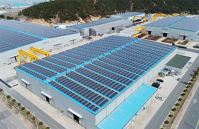 전북 군산시 오식도동 ㈜KHE 공장 지붕에 새만금솔라에너지가 설치한 루프톱 태양광발전소 전경. 새만금솔라에너지 제공