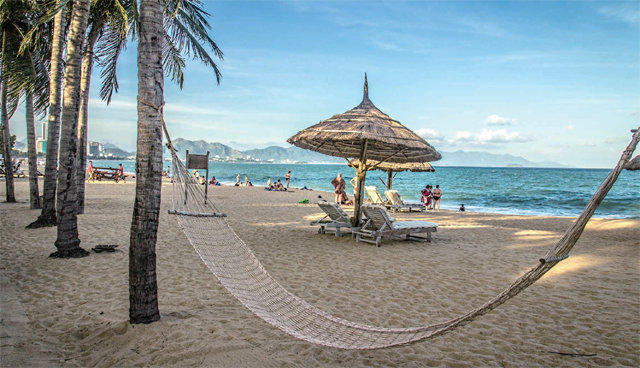 한국인들에게 인기 있는 여행지 베트남 나트랑의 바닷가 전경.