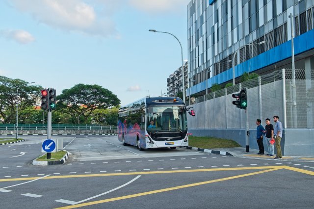 지난달 5일 싱가포르 난양기술대에서 스웨덴의 볼보버스가 세계 최초로 대형 자율주행 전기버스(볼보7900)의 
시범운행을 시작했다. 볼보버스 제공